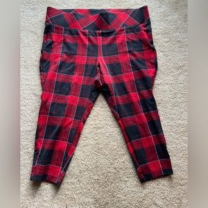TORRID RED PLAID PREMIUM PONTE
STRETCH PULL-ON PIXIE PANTS SIZE 3